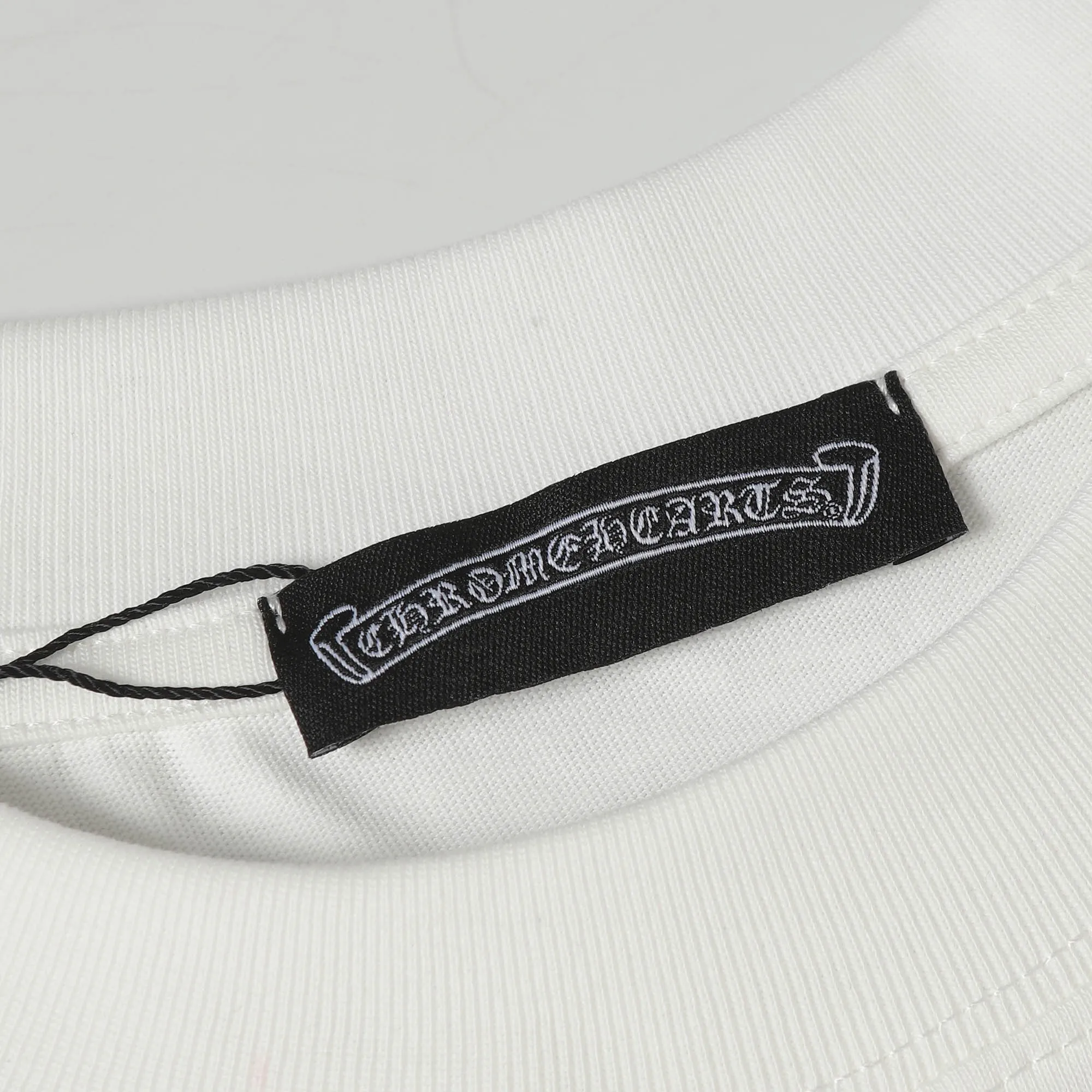 🅿️180 CHROME HEARTS/Chrome Heart CH gradient foam printed short-sleeved T-shirt The fabric is made of 280g heavy combed cotton, customized with 32 count 1*1 threads. The ready-made garments are washed twice. The fabric is comfortable and skin-friendly without any strange feeling. It is custom-dyed fabric with high textile density and good drape. It is not easy to deform. The thick texture and compact spinning process will not affect the breathability of the fabric. The saturation of the color is very high. Imported digital direct-injection printing technology. A versatile and good-looking short sleeve. The loose fit covers the flesh and looks slim. Size: XS-L
